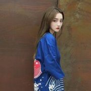 靠紧你的身后 就觉得安全了