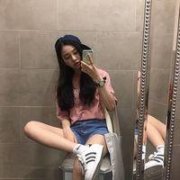 “你死缠烂打的样子真丑。”