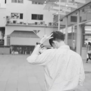 简约男生头像：撩你