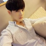 经典很暖的男生头像