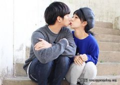 穿着情侣装的情侣图片