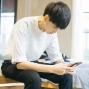 个性男头像:谁把谁当真