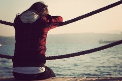 意境伤感女图素材:女生QQ空间签名档