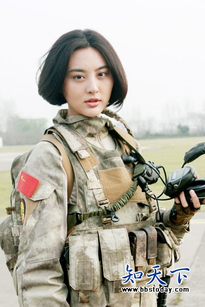 唐笑笑扮演者甘露 《特种兵之火凤凰》甘露个人资料微博及照片