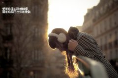 有意境的文字图片:想放却放不下的人