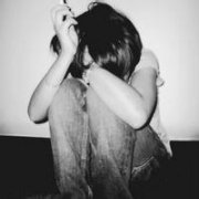迷茫女生头像 带花环的女生头像清晰