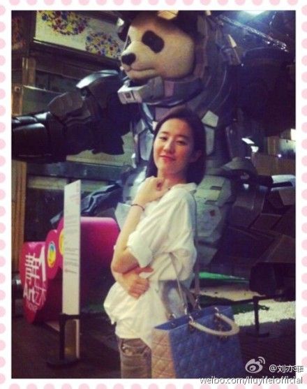 【刘亦菲卸妆素颜照】刘亦菲素颜照对比