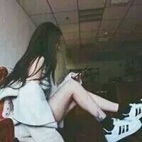 心情长发飘飘女生头像 不过潜水倒是很爽哇