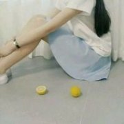 女生头像想你的时候轻轻唱着歌