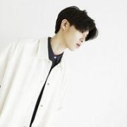 男生头像人生就是一场戏,跟狗生气没意义