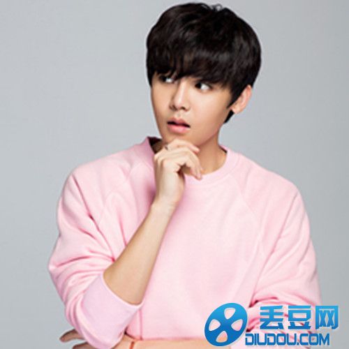 侯明昊与鹿晗撞脸 侯明昊身世之谜揭秘