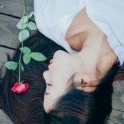 女生头像曾经那么遥远 你在我身边,我连瓶盖都拧不开
