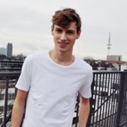 欧美范男生 冷漠的一笑、都给我滚吧