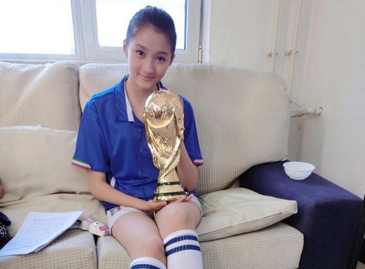 【关晓彤图片写真生活照】关晓彤比基尼正面图片