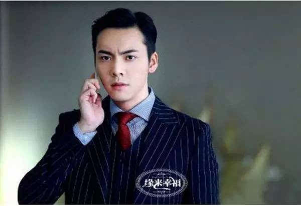 【陈伟霆小时候照片】陈伟霆图片最帅的图片