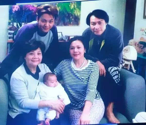 【陈伟霆小时候照片】陈伟霆图片最帅的图片