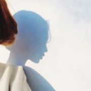 心情放空背影女生 爱他默默的付出