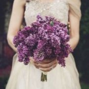 唯美捧花女生 蝴蝶飞不过沧海 不是因为真的飞不过