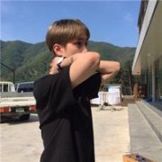心情经典的男生头像图片 因为一个人害怕孤独