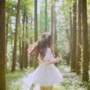 森林里的阳光女生头像 请向我伸出双手拥抱我