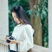 绿色系女生头像 背对是树是山面对是你是天