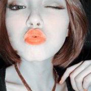 非主流欧美范 妖艳的小红唇女生QQ头像