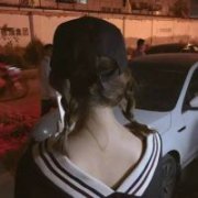 没必要附和巴结女生头像 到头来作践了自己