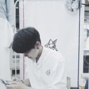 如果你难过 我肩膀辽阔男生头像