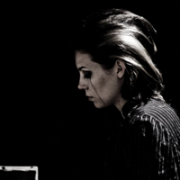 美国另类民谣摇滚女歌手 Skylar Grey