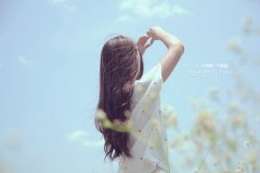 欧美长发美女野外柔情背影图片 给你我所有的目光和欲望