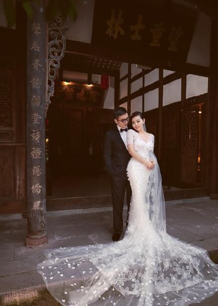 【张靓颖婚纱照】张靓颖冯轲婚纱照