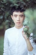 2016最新qq男生帅气皮肤图片大全:美不过回忆,伤不过别离