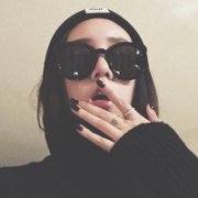 指间轻纱 qq女生头像