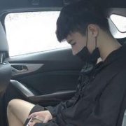 一个人怕孤独两个人怕束缚