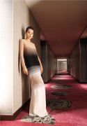 胡杏儿身穿透视裙优雅演绎轻熟风