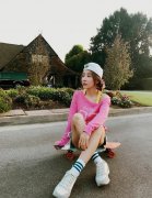 刘颖仪甜美青春嘻哈元气满满变滑板少女