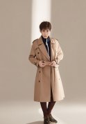 优质偶像吴昊泽卡其色风衣时尚暖冬写真