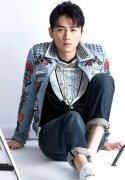 陈晓冷峻眼神杀太深邃迷人写真
