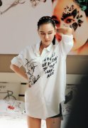 组图:李响前女友孙骁骁白衬衫甜美抿嘴杀