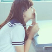 天空海阔要做最坚强的泡沫 好看的清纯穿校服气质女生头像