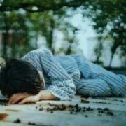 男生分手后的头像 抬头望明月