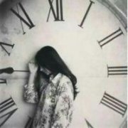 黑白女生抽烟头像 我的世界只剩黑白