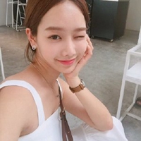 一个人面对所有 微信女生头像