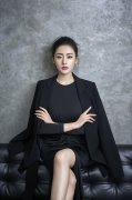 张天爱曝禁欲系写真壁纸 诠释暗黑女王
