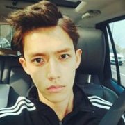 频频回头的人走不了远路 男生头像