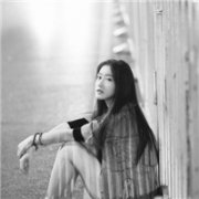 只是因为在某些时间里 女生黑白头像