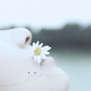 温柔的沉溺唯美女生好看大图 你是不是也在等一个不可能的人