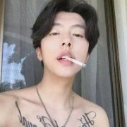 叼着烟的男生头像 男生仰头头像