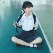 学院风女生头像 第一次见你 我就着迷