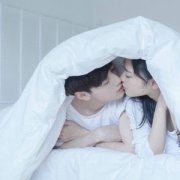 每天被闹钟吵醒 唯美情侣头像